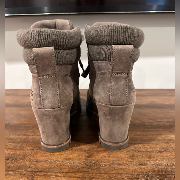 UGG waterproof lace-up booties in light brown - Picture 6 of 7